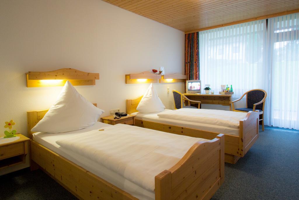 Hotel Am Lingelbach Knüllwald Rum bild