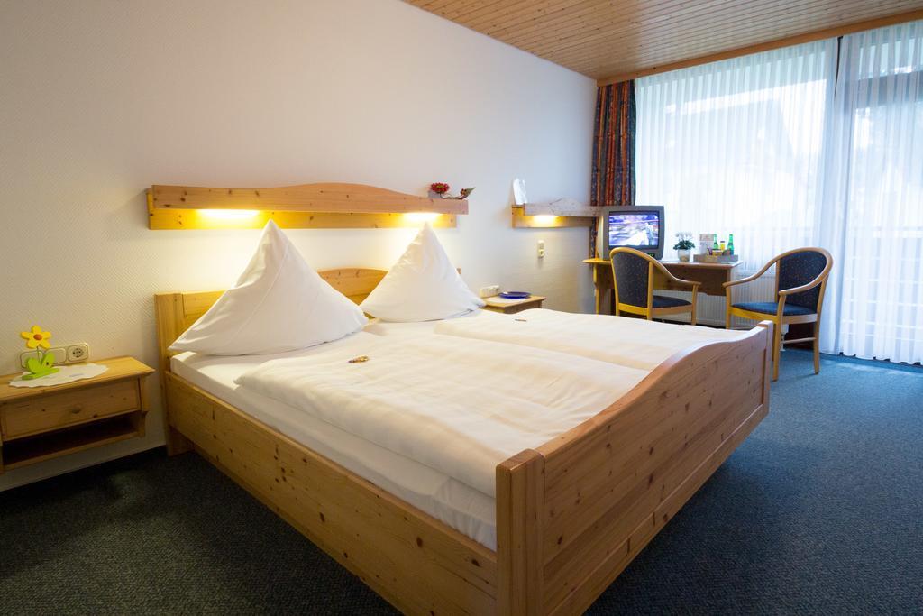 Hotel Am Lingelbach Knüllwald Rum bild