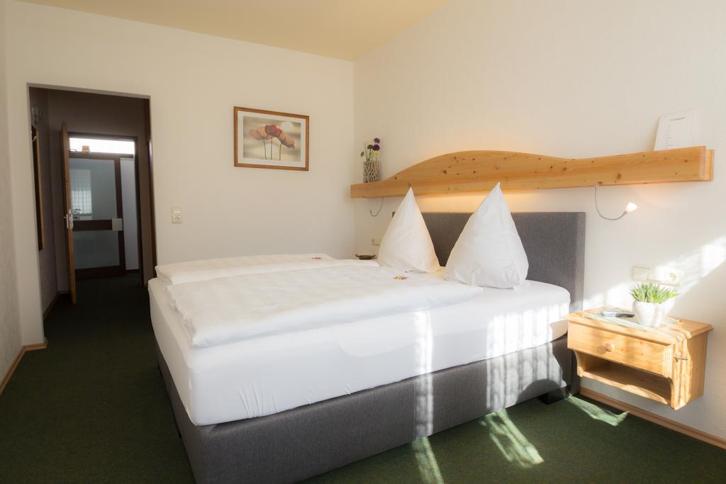 Hotel Am Lingelbach Knüllwald Rum bild