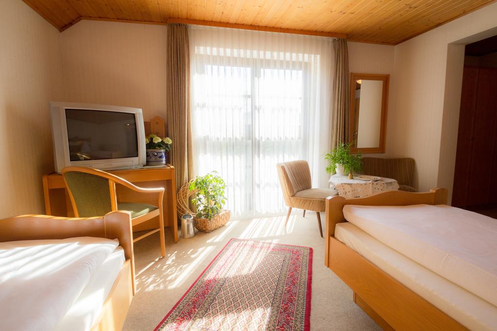 Hotel Am Lingelbach Knüllwald Rum bild