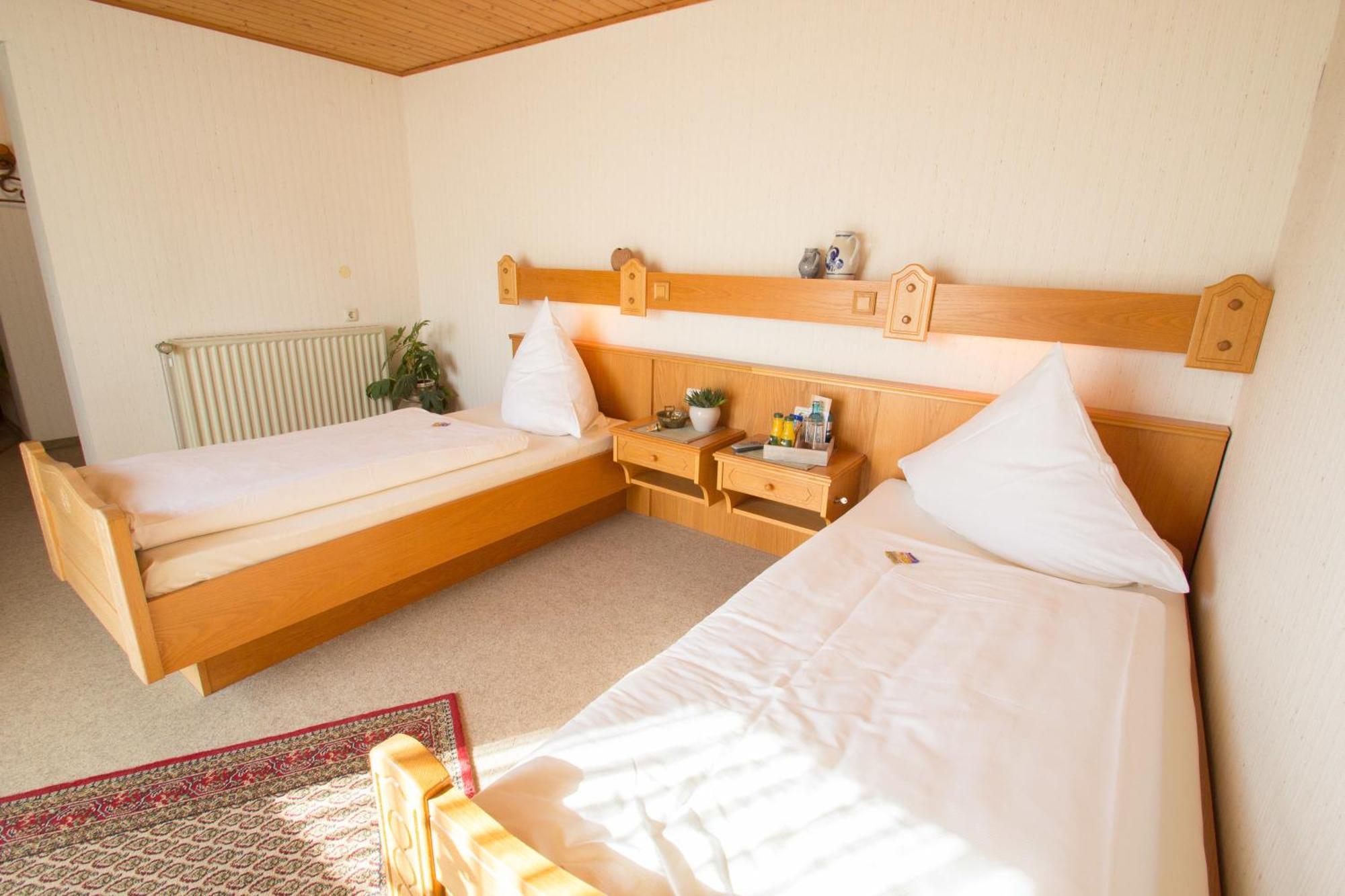 Hotel Am Lingelbach Knüllwald Rum bild